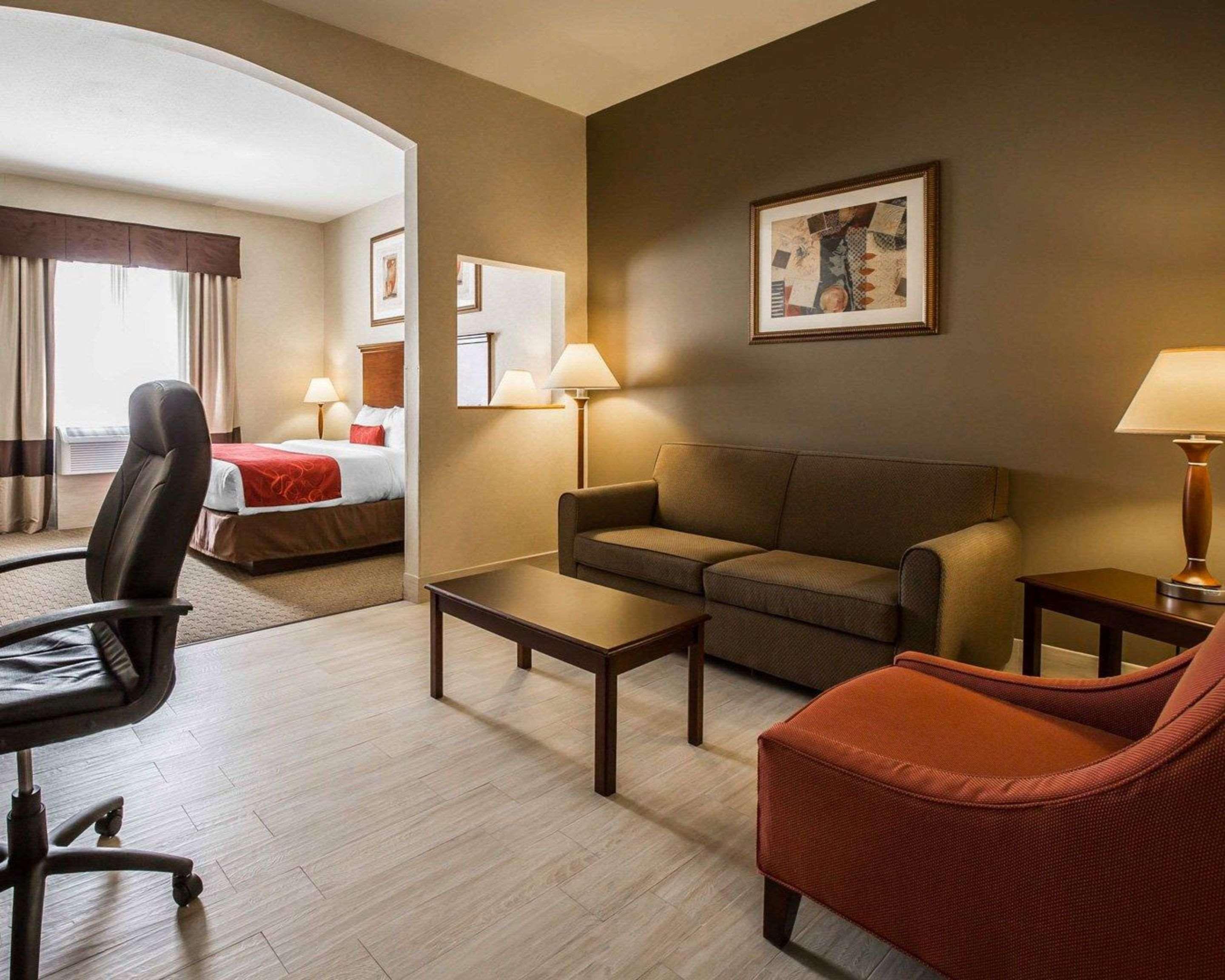 Comfort Near Sugarland Hotel 3*