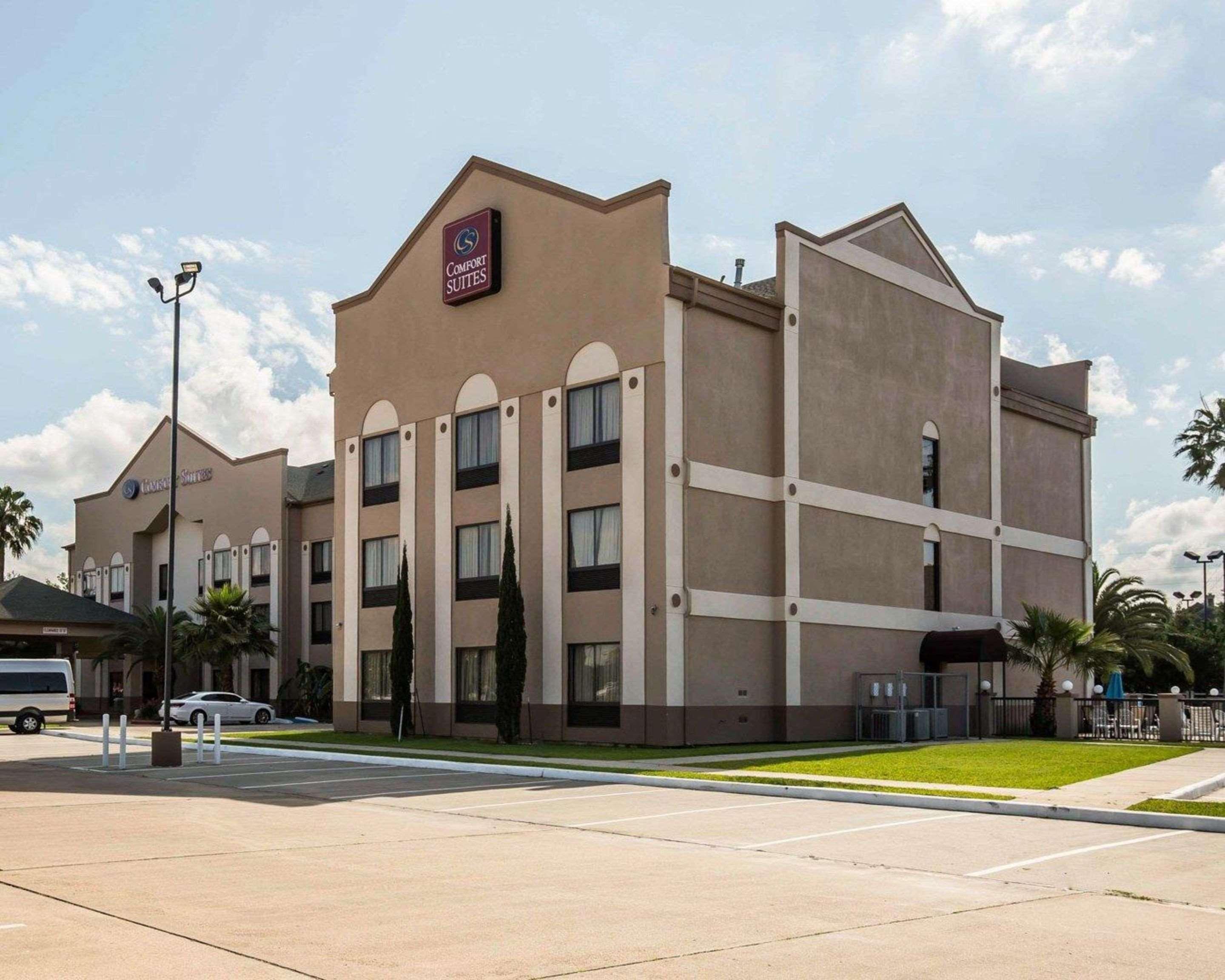 Comfort Near Sugarland Hotel 3*