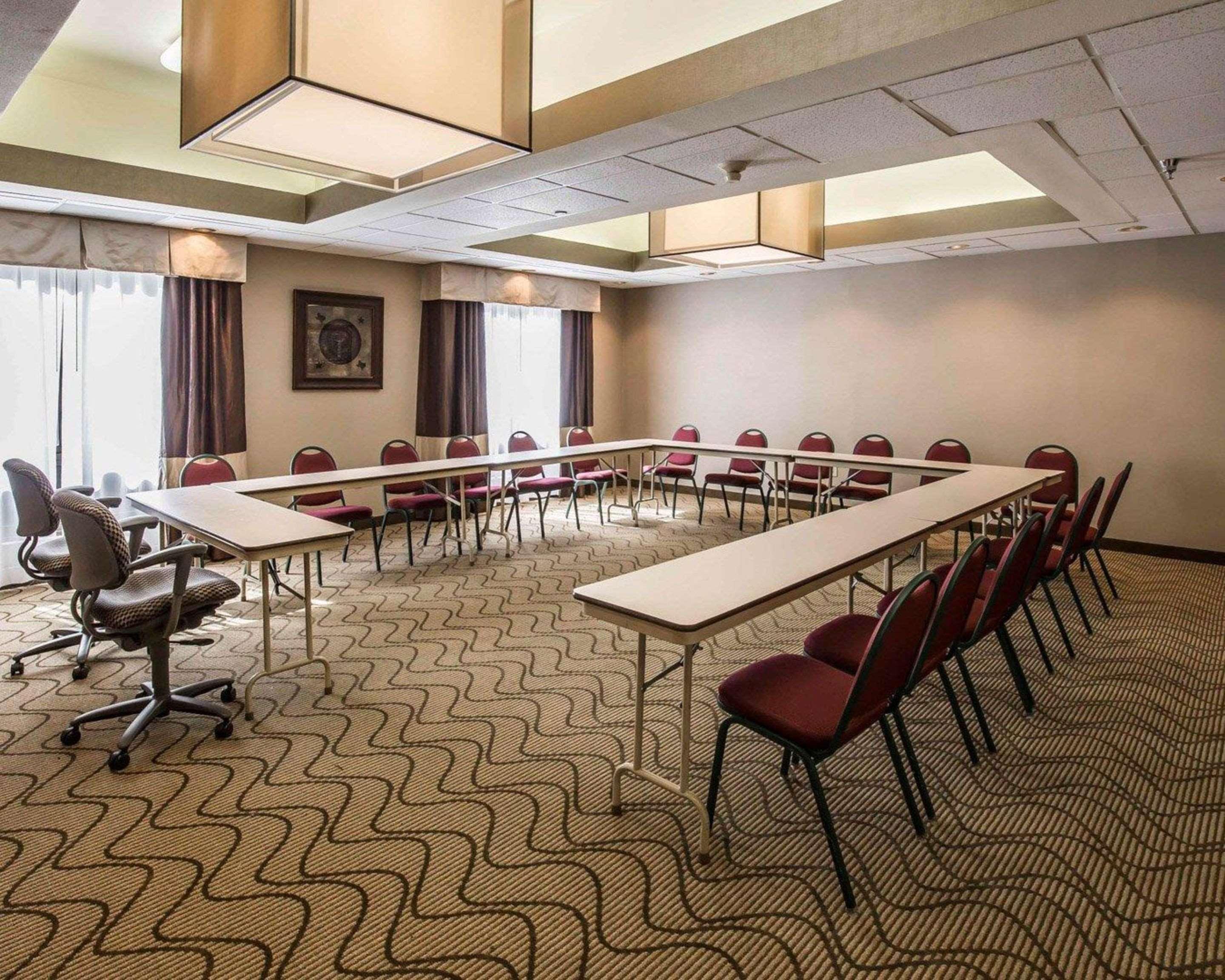 Comfort Near Sugarland Hotel 3*