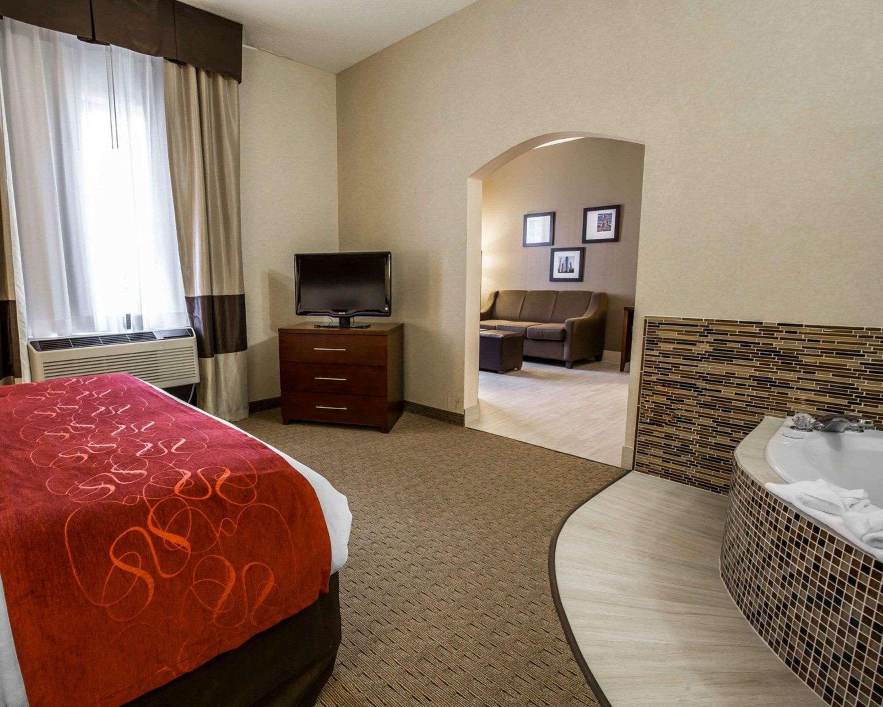 Comfort Near Sugarland Hotel 3*
