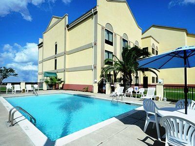 Comfort Near Sugarland Hotel 3*