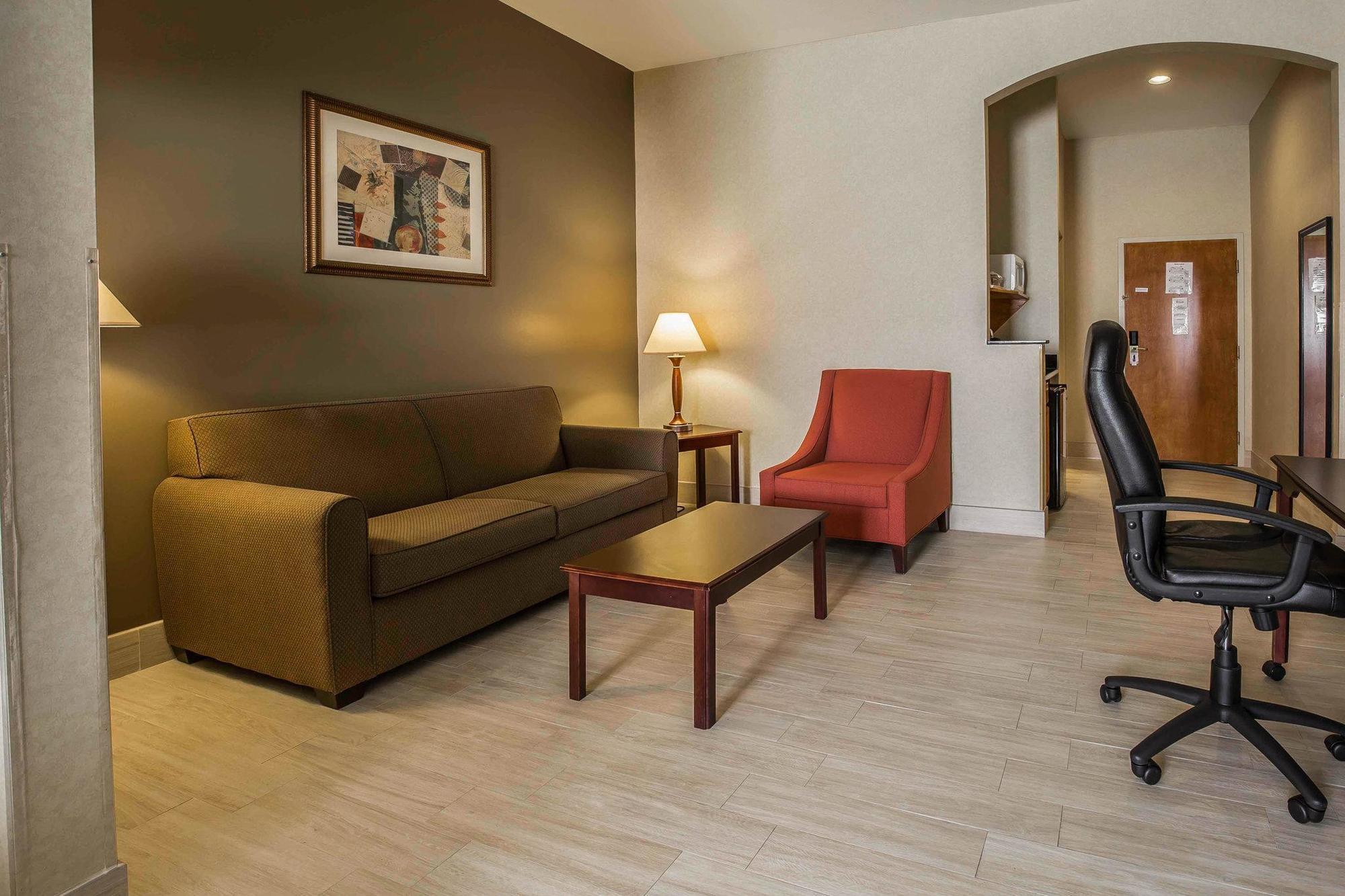 Comfort Near Sugarland Hotel 3*