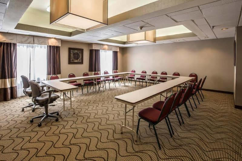 Comfort Near Sugarland Hotel 3*