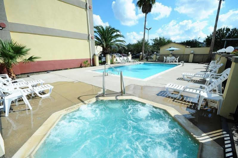 Hotel Comfort Near Sugarland 3*