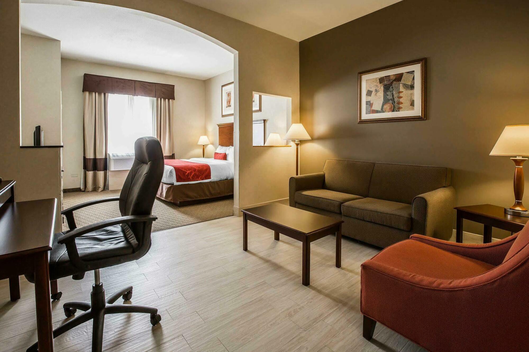 Hotel Comfort Near Sugarland